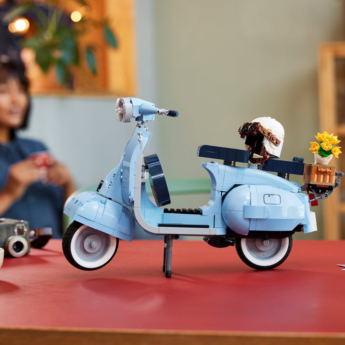 Un ícono del estilo italiano: la elegancia de los años 60 con la nueva LEGO® Vespa 125