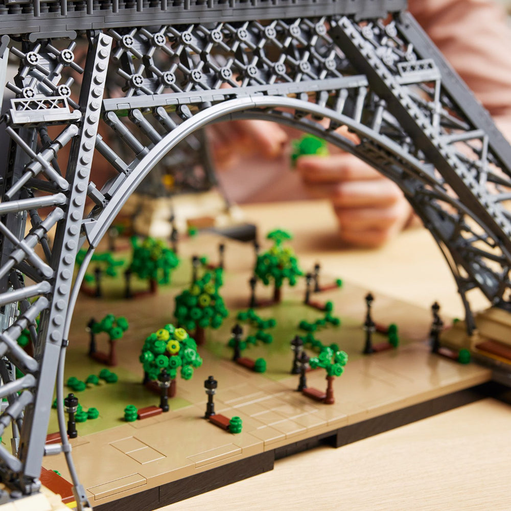 Noches de construcción: plan real para armar la LEGO Torre Eiffel 10307 en 7 sesiones (con playlist FR moderna)