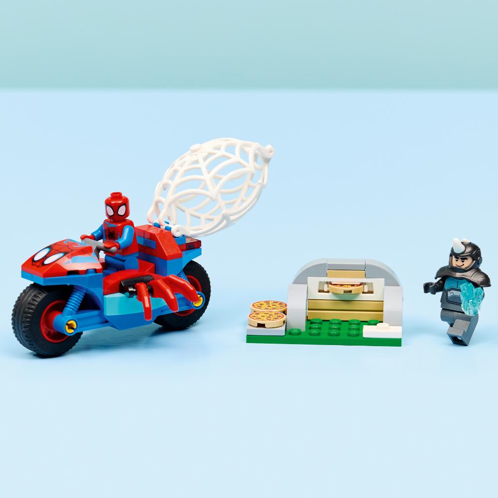 SPIDEY EN SU MOTO VS. RHINO