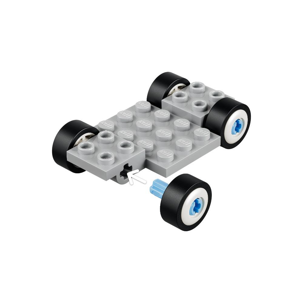 LEGO®Bluey: Abuelitas Con Bingo Y Bluey (11216)_007