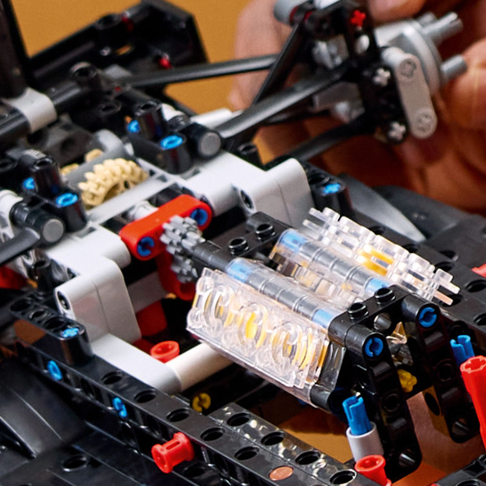 LEGO® Technic: Mercedes-Amg F1 W14 E Performance (42171)_014