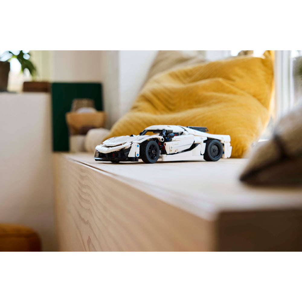 LEGO® Technic: Hipercoche Koenigsegg Jesko Absolut Blanco (42184)_016