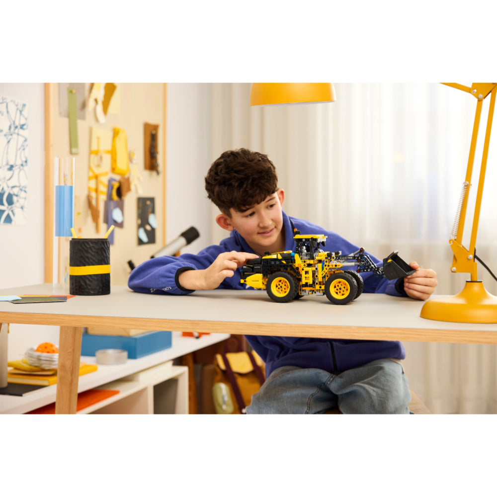 LEGO®Technic: Cargadora Con Ruedas Volvo L120 Electric (42209)_007