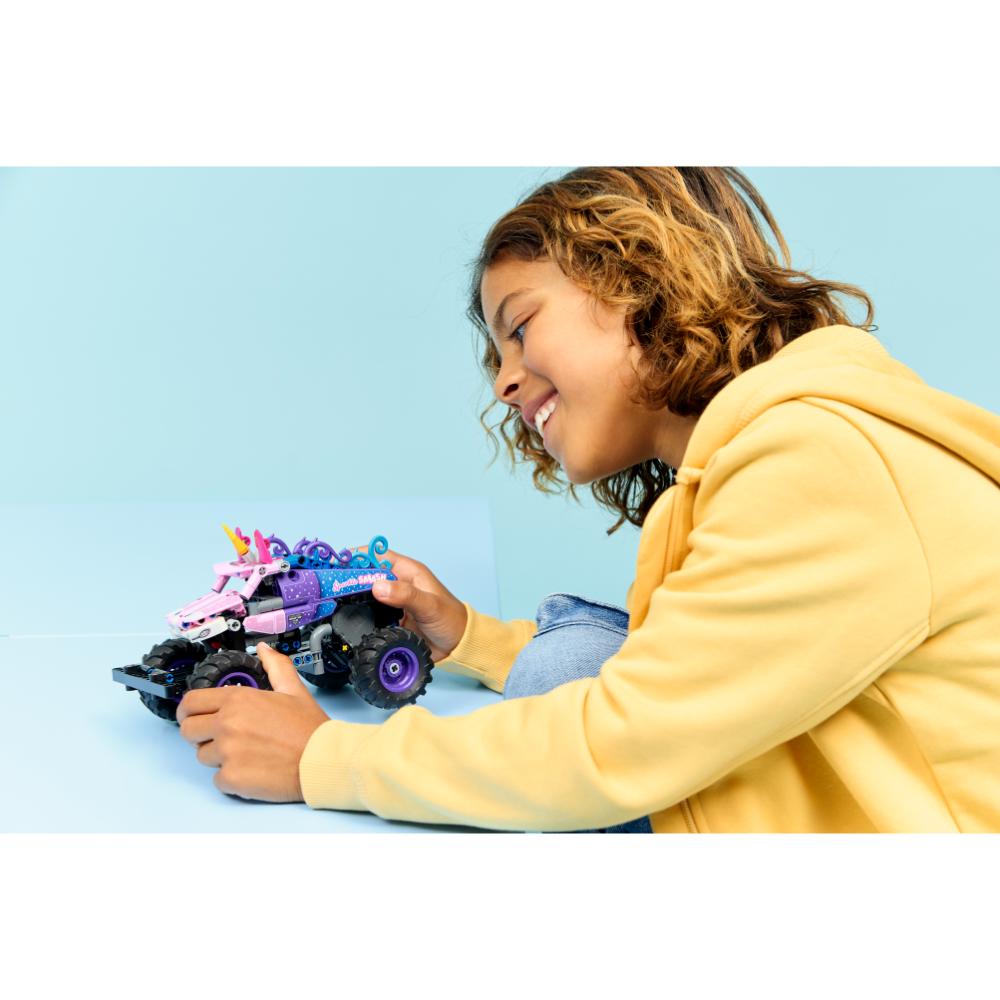 MONSTER JAM™ SPARKLE SMASH™ CON MOTOR DE CARGA MANUAL