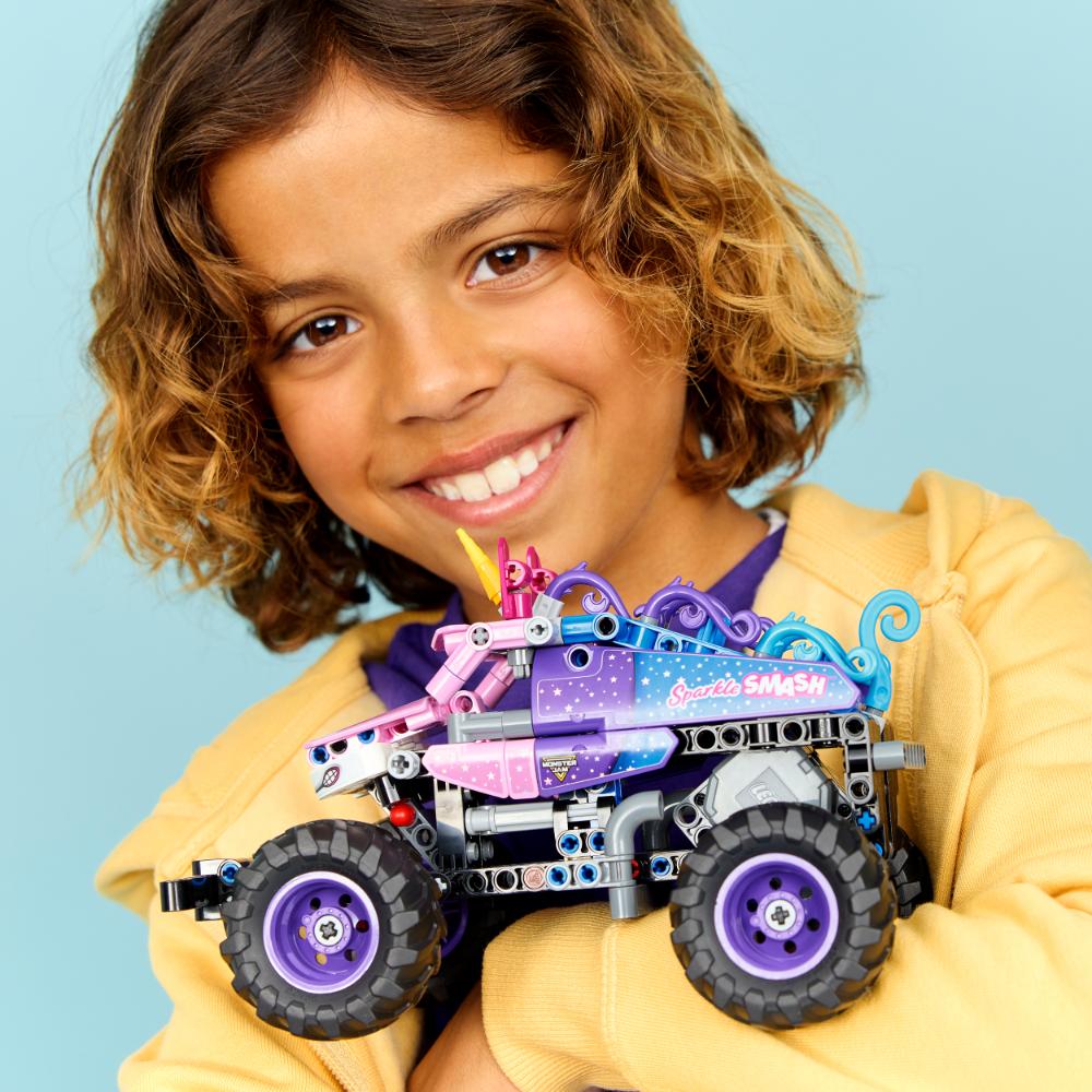 MONSTER JAM™ SPARKLE SMASH™ CON MOTOR DE CARGA MANUAL
