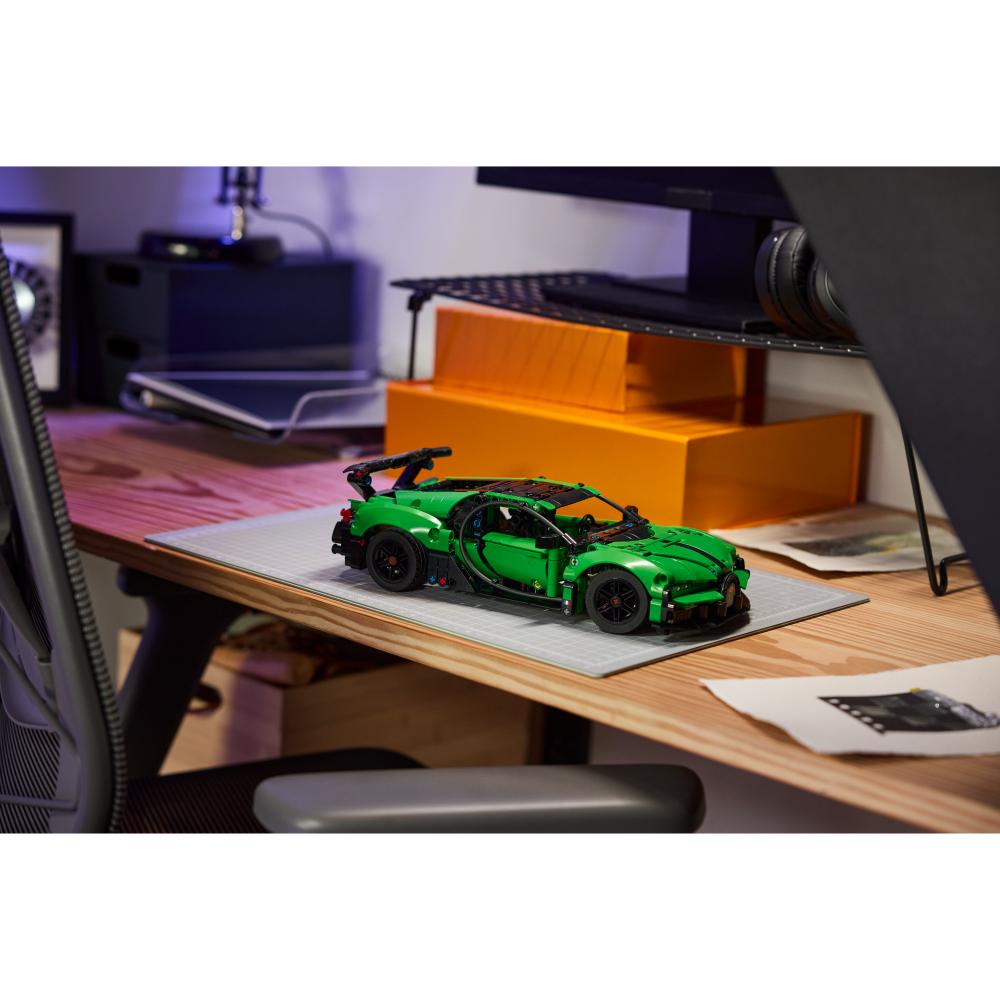 LEGO®Technic: Hipercoche Bugatti Chiron Pur Sport Verde (42241)_011