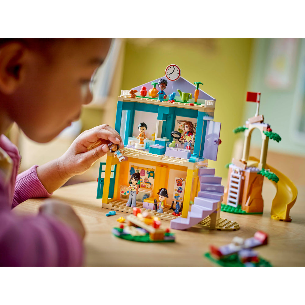 LEGO® Friends: Centro Preescolar De Heartlake City (42636)_011