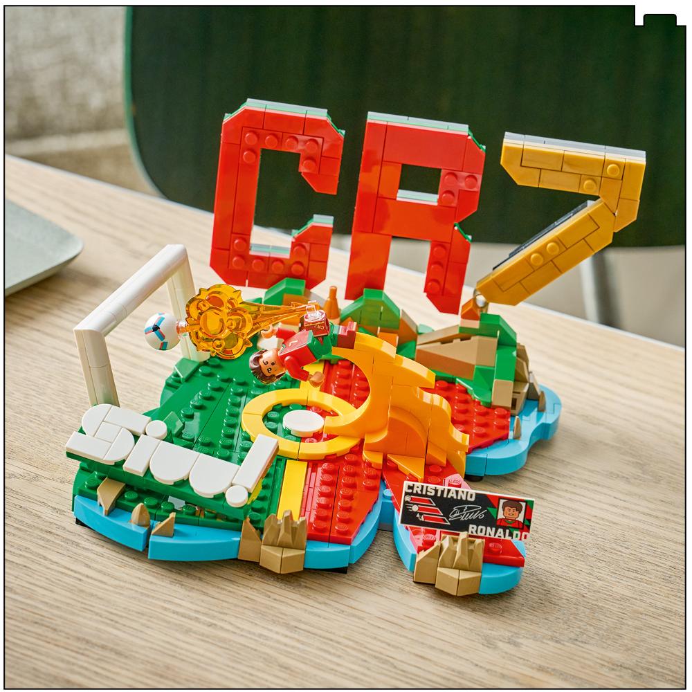 LEGO®Editions, Editions Sports: Cristiano Ronaldo: Fenómenos Del Fútbol (43012)_011