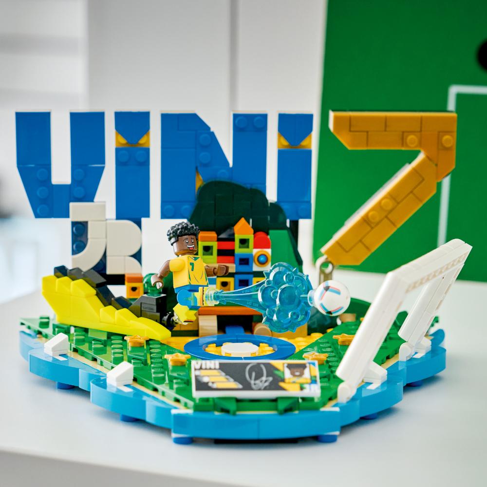 LEGO®Editions, Editions Sports: Vini Jr.: Fenómenos Del Fútbol (43027)_009