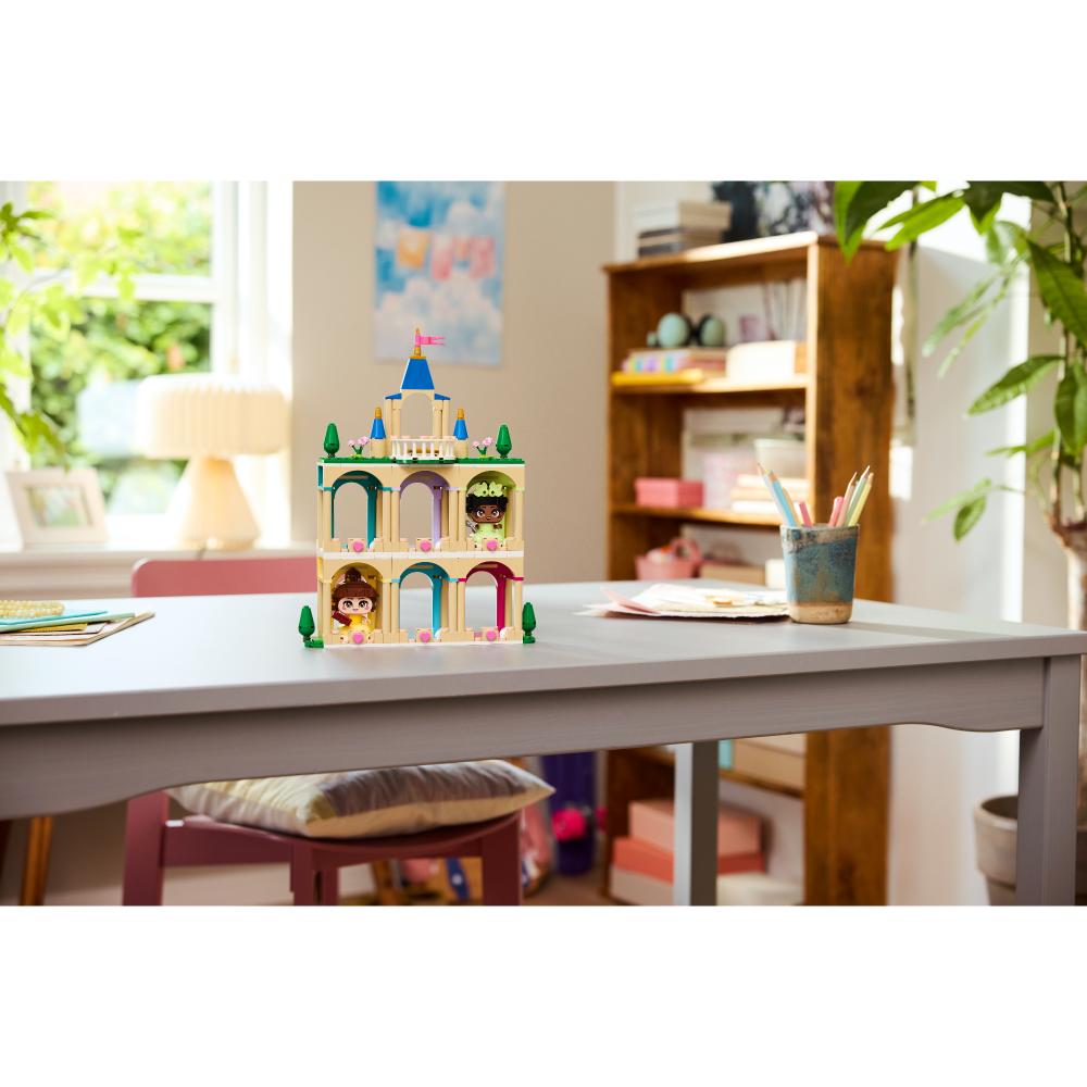 MINI BELLA Y TIANA CON CASTILLO