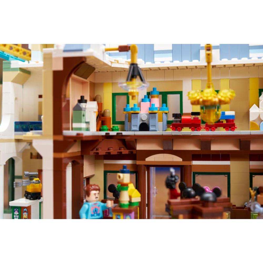LEGO®Disney Classic: Main Street, U.S.A. (43302)_011