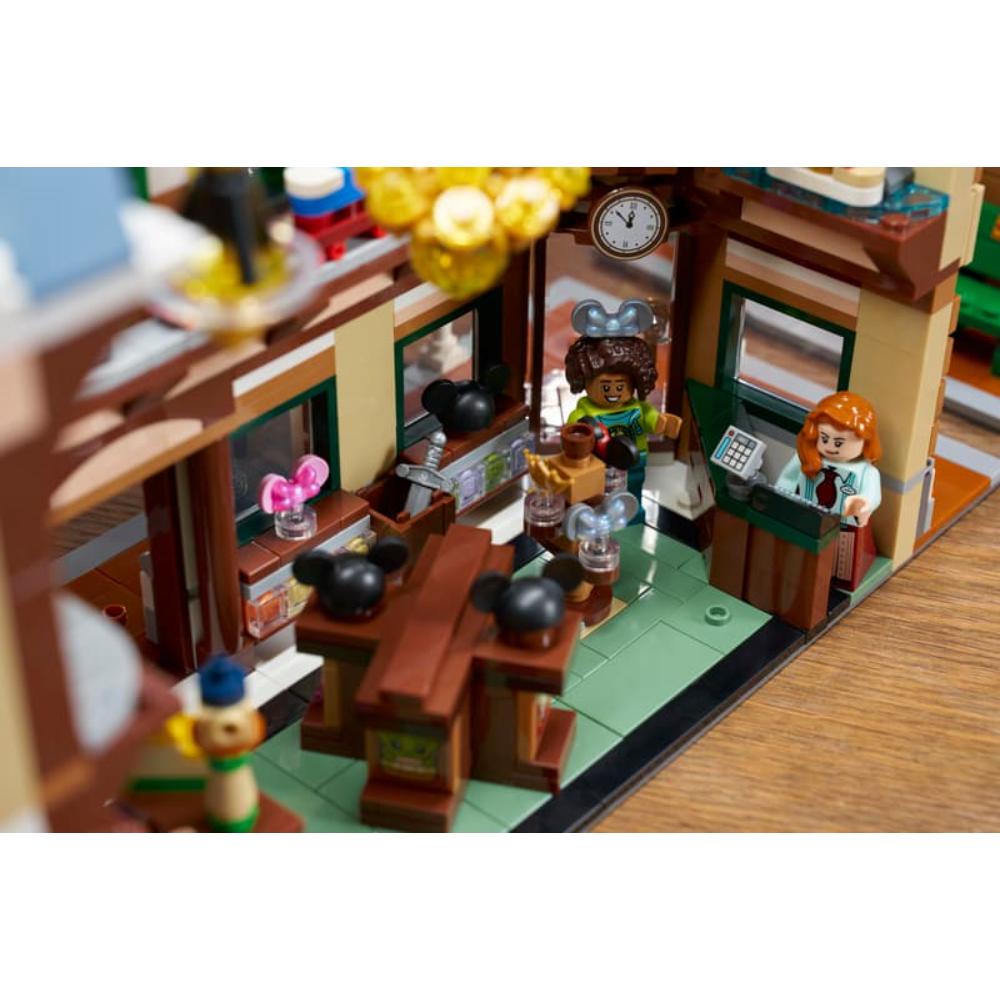 LEGO®Disney Classic: Main Street, U.S.A. (43302)_010