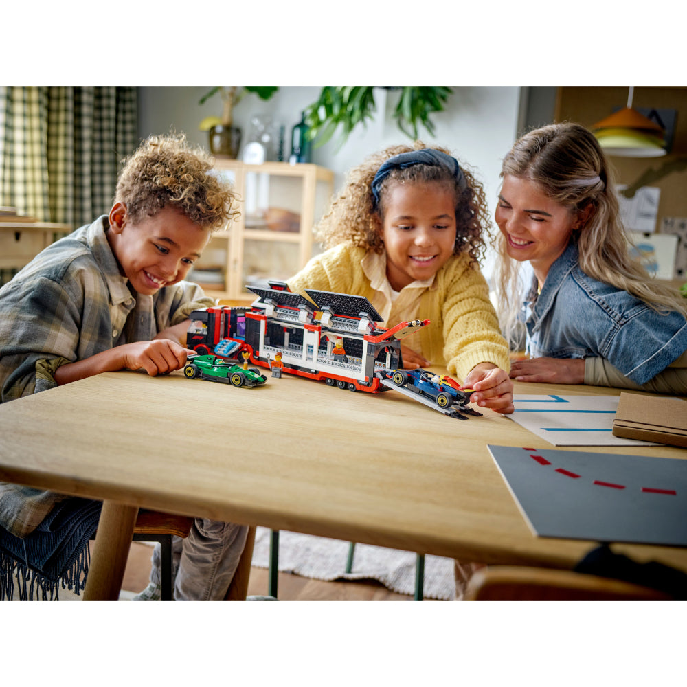 LEGO® City: Camión De F1® Con Coches De F1® Rb20 Y Amr24 (60445)_013