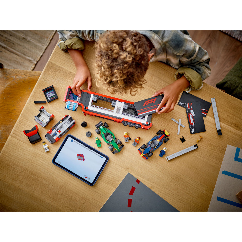 LEGO® City: Camión De F1® Con Coches De F1® Rb20 Y Amr24 (60445)_010