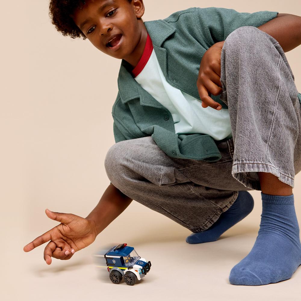 VEHÍCULOS: CAMIONETA DE POLICÍA