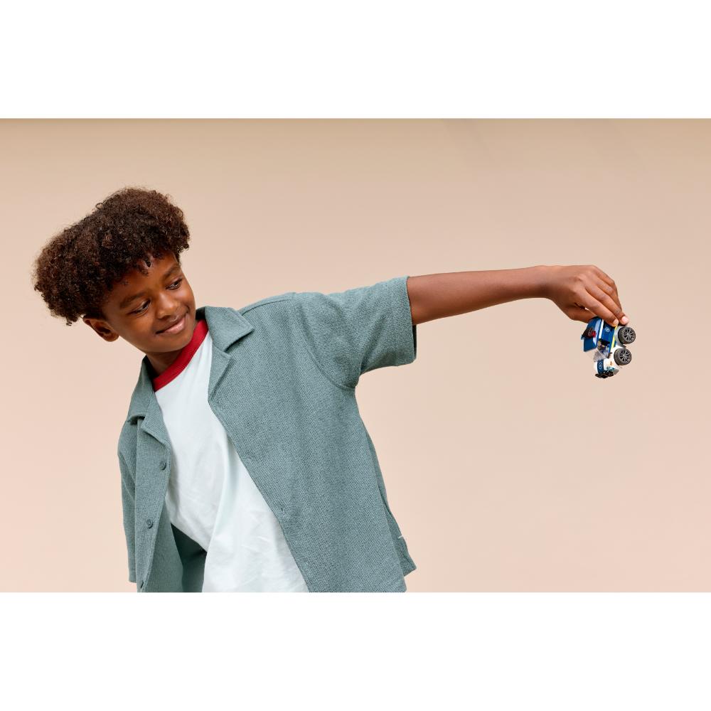 VEHÍCULOS: CAMIONETA DE POLICÍA