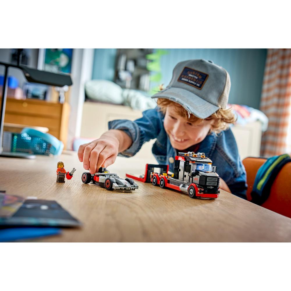 LEGO®City: Camión De Exposición De F1® Con Coche De Carreras Audi F1® (60493)_009