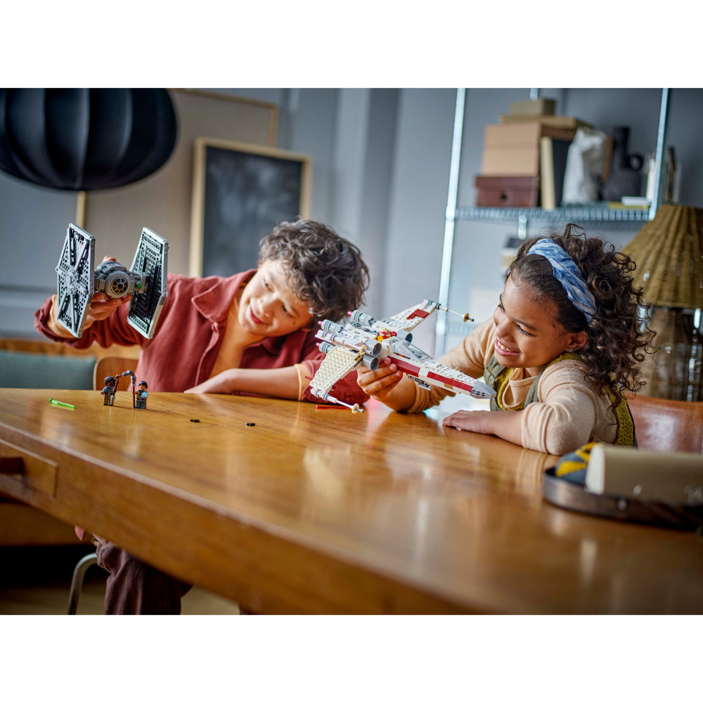 CAZA TIE Y ALA-X FUSIONADOS