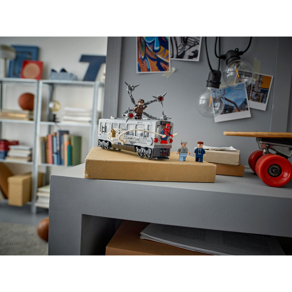 LEGO®Super Heroes: Spider-Man Vs. Doc Ock: Escena Del Tren Subterráneo (76321)_010