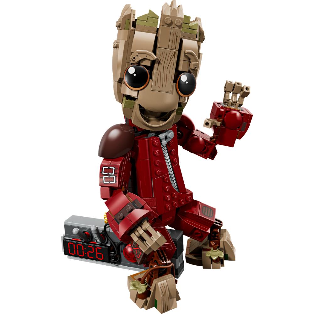 GROOT CON TRAJE DE SAQUEADOR