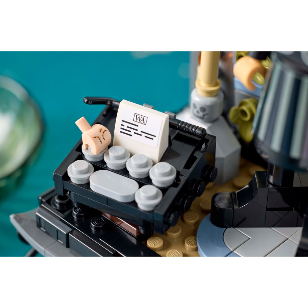 LEGO® Wednesday: Figura De Merlina Addams (76780)_011