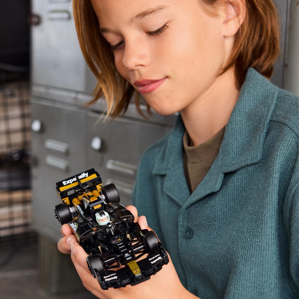 COCHE DE CARRERAS DEL EQUIPO APXGP DE F1®: LA PELÍCULA