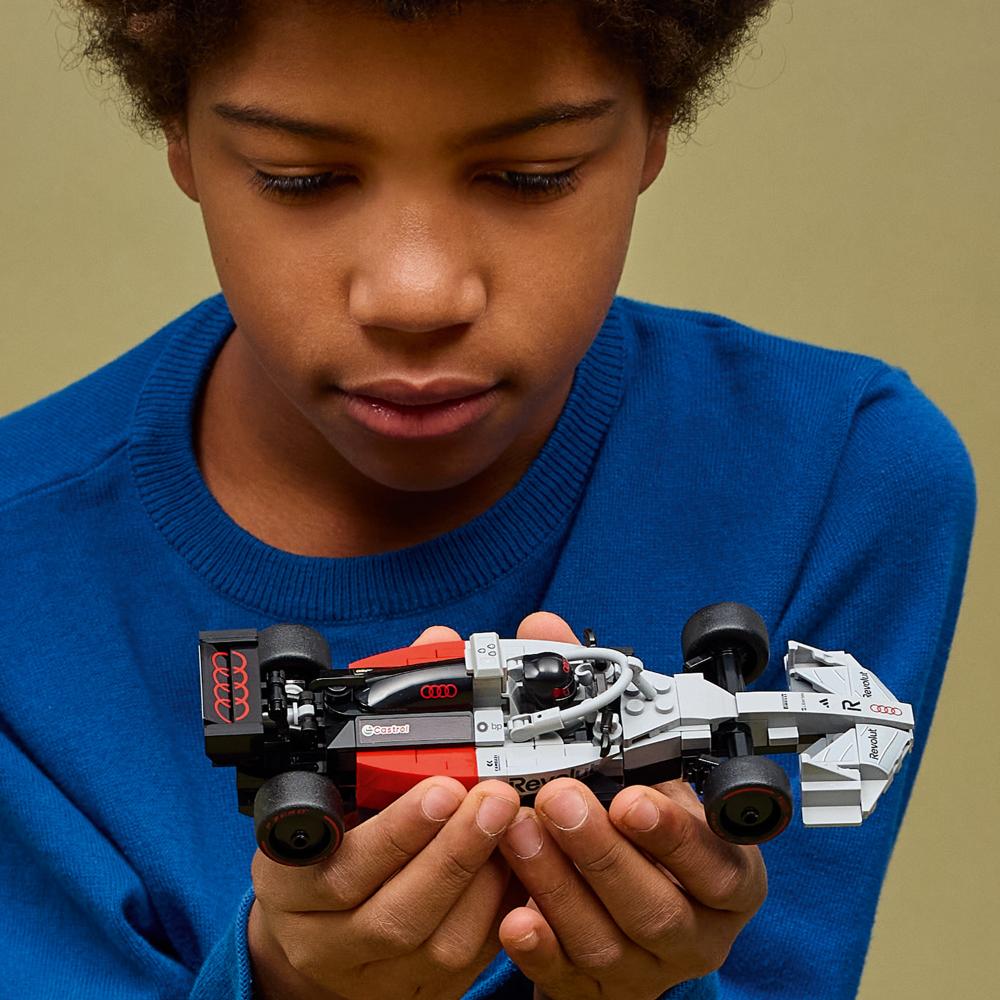 COCHE DE CARRERAS AUDI REVOLUT F1® TEAM R26