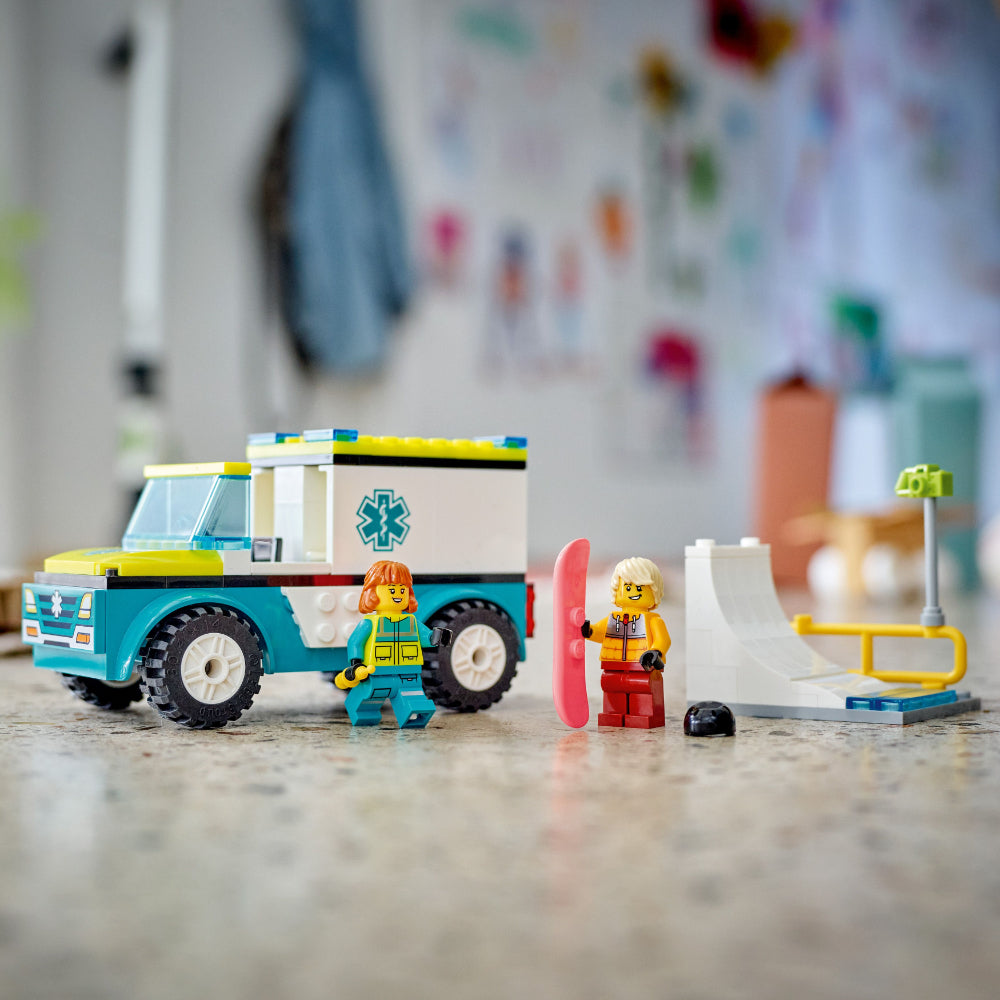 LEGO® City Ambulancia de Emergencias y Chico con Snowboard (60403)_006